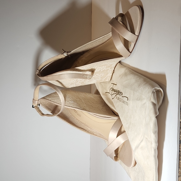 Vince Camuto Lilo Lace Satin Wedges Light Sand 10M Ankle Strap Wedding Formal - Picture 5 of 6